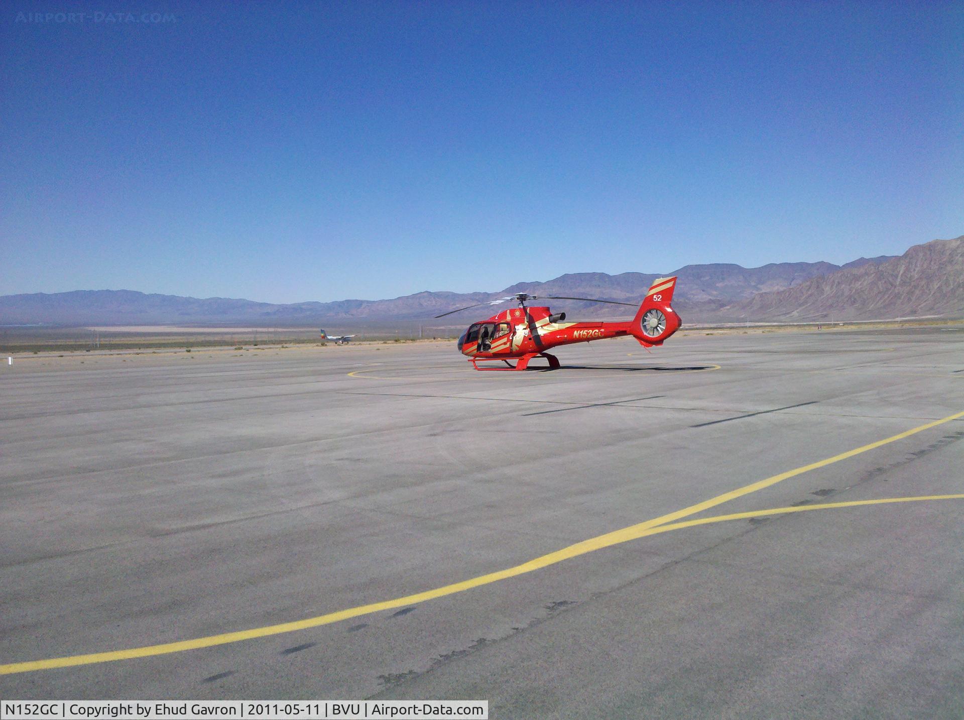 N152GC, 2008 Eurocopter EC-130B-4 (AS-350B-4) C/N 4448, Papillon Helicopter parked awaiting tourists going to view the Grand Canyon area.