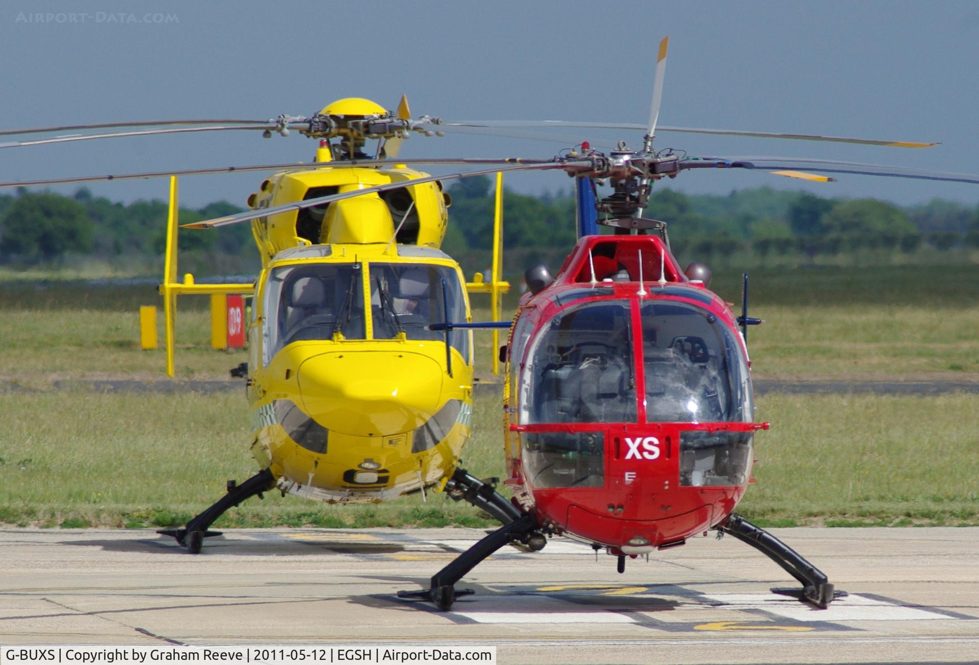 G-BUXS, 1993 MBB Bo.105DBS-4 C/N S.41/913, Standing in front of G-OEMT.
