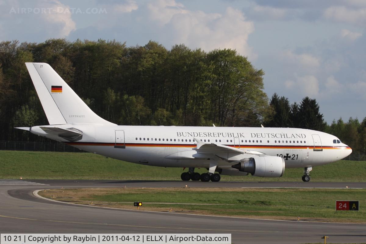 10 21, 1989 Airbus A310-304 C/N 498, Big bird for a short trip Berlin-LUX