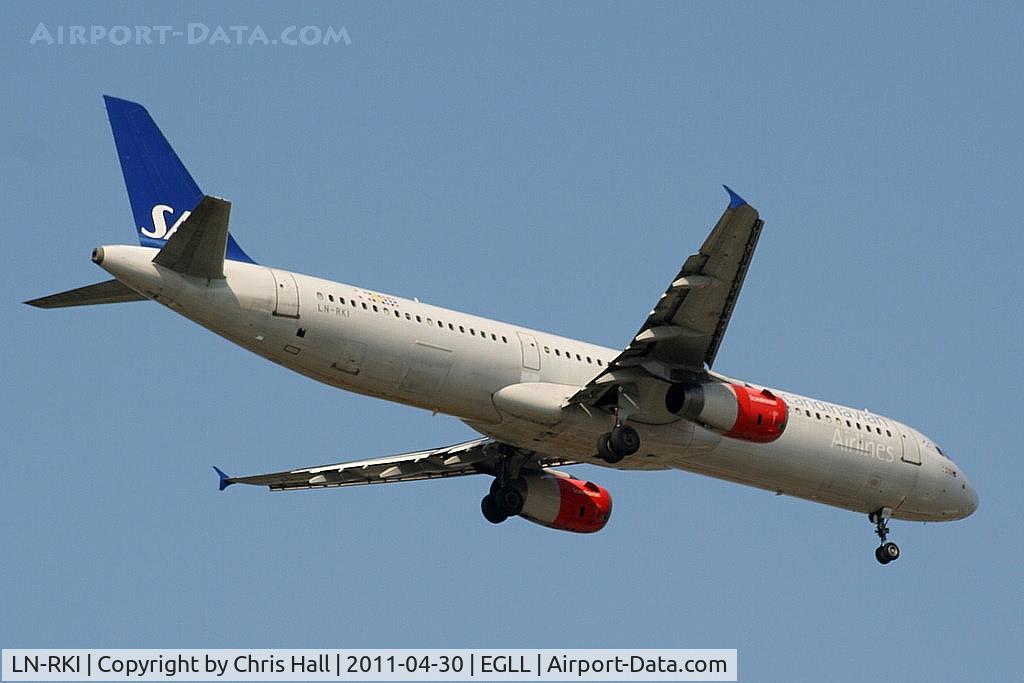 LN-RKI, 2002 Airbus A321-232 C/N 1817, SAS