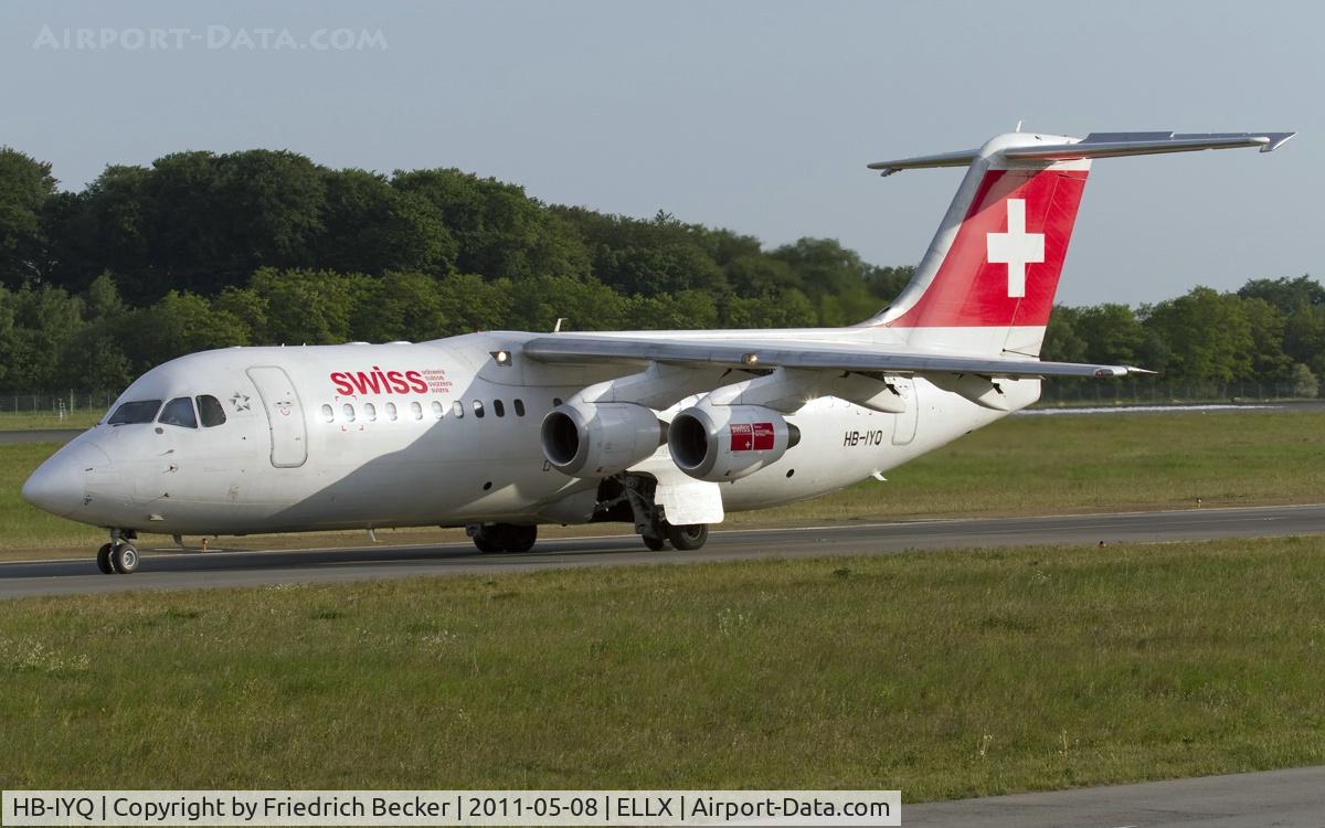 HB-IYQ, 2001 British Aerospace Avro 146-RJ100 C/N E3384, taxying to the active