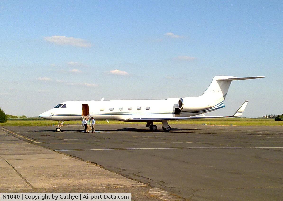 N1040, 2001 Gulfstream Aerospace G-V C/N 650, As seen in Melun (France- LFPM) in May, 2011