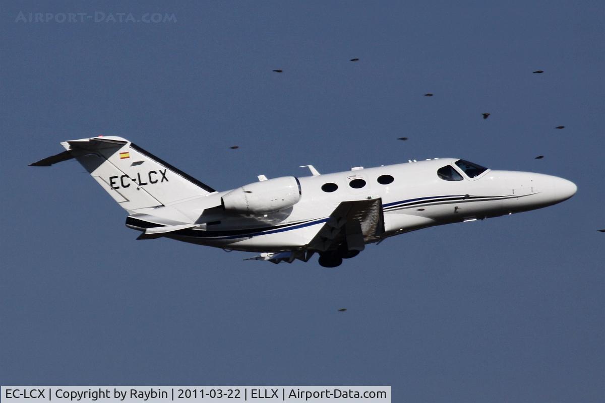 EC-LCX, 2009 Cessna 510 Citation Mustang Citation Mustang C/N 510-0235, Birds are not the best friends of the pilotes!
