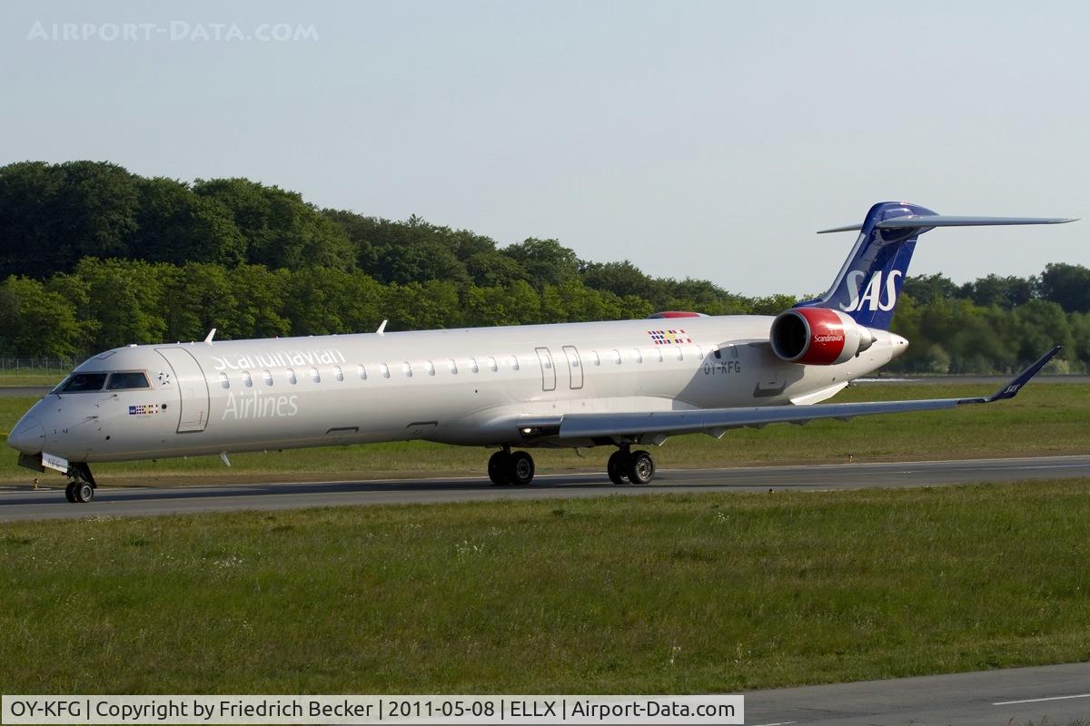 OY-KFG, 2009 Bombardier CRJ-900ER (CL-600-2D24) C/N 15237, taxying to the active