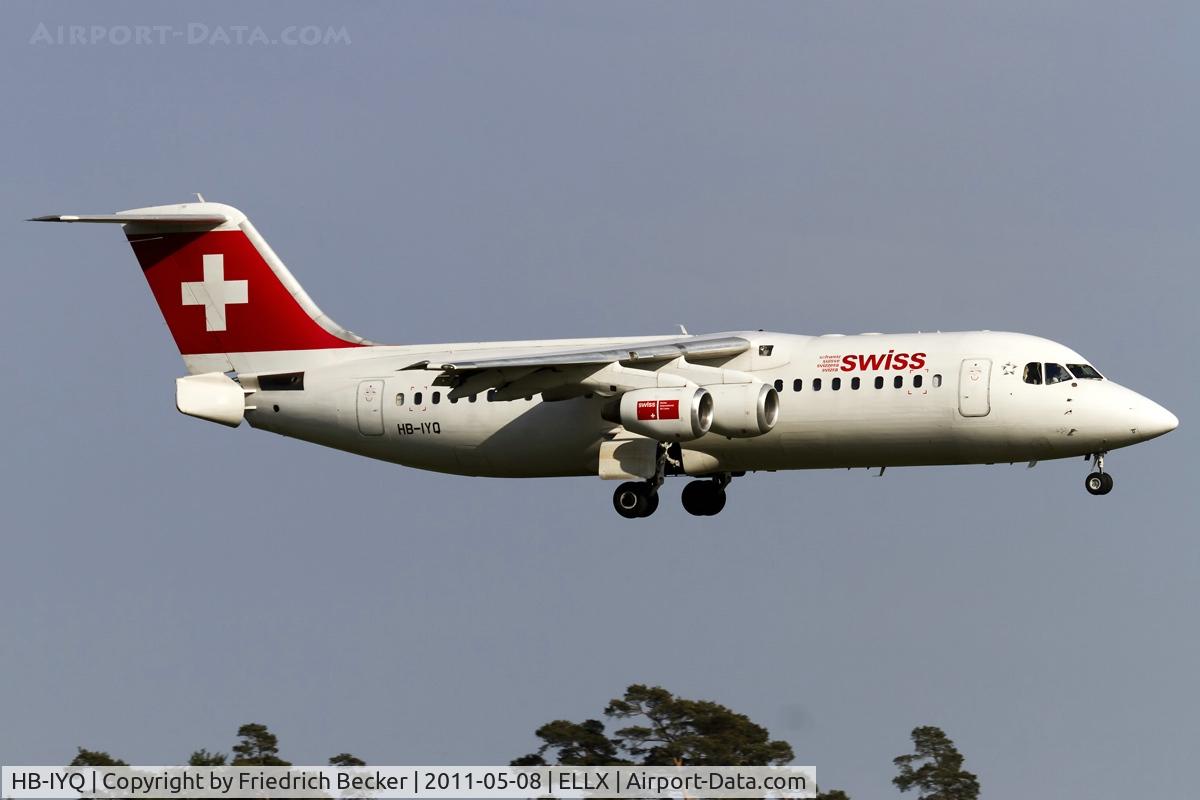 HB-IYQ, 2001 British Aerospace Avro 146-RJ100 C/N E3384, on final RW24