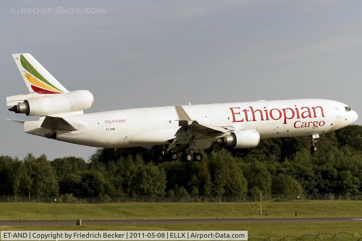 ET-AND, 1998 McDonnell Douglas MD-11F C/N 48780, on final RW24
