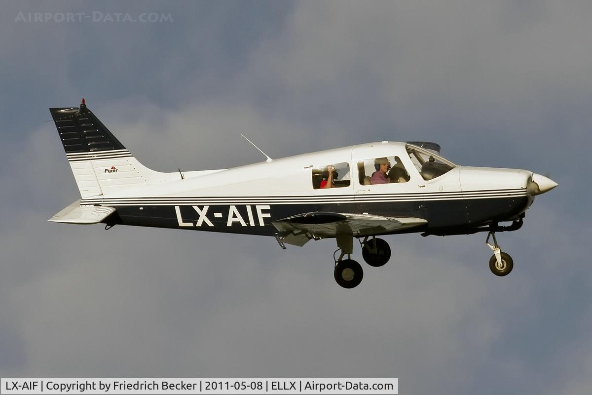 LX-AIF, Piper PA-28-161 C/N 2841173, on final RW24