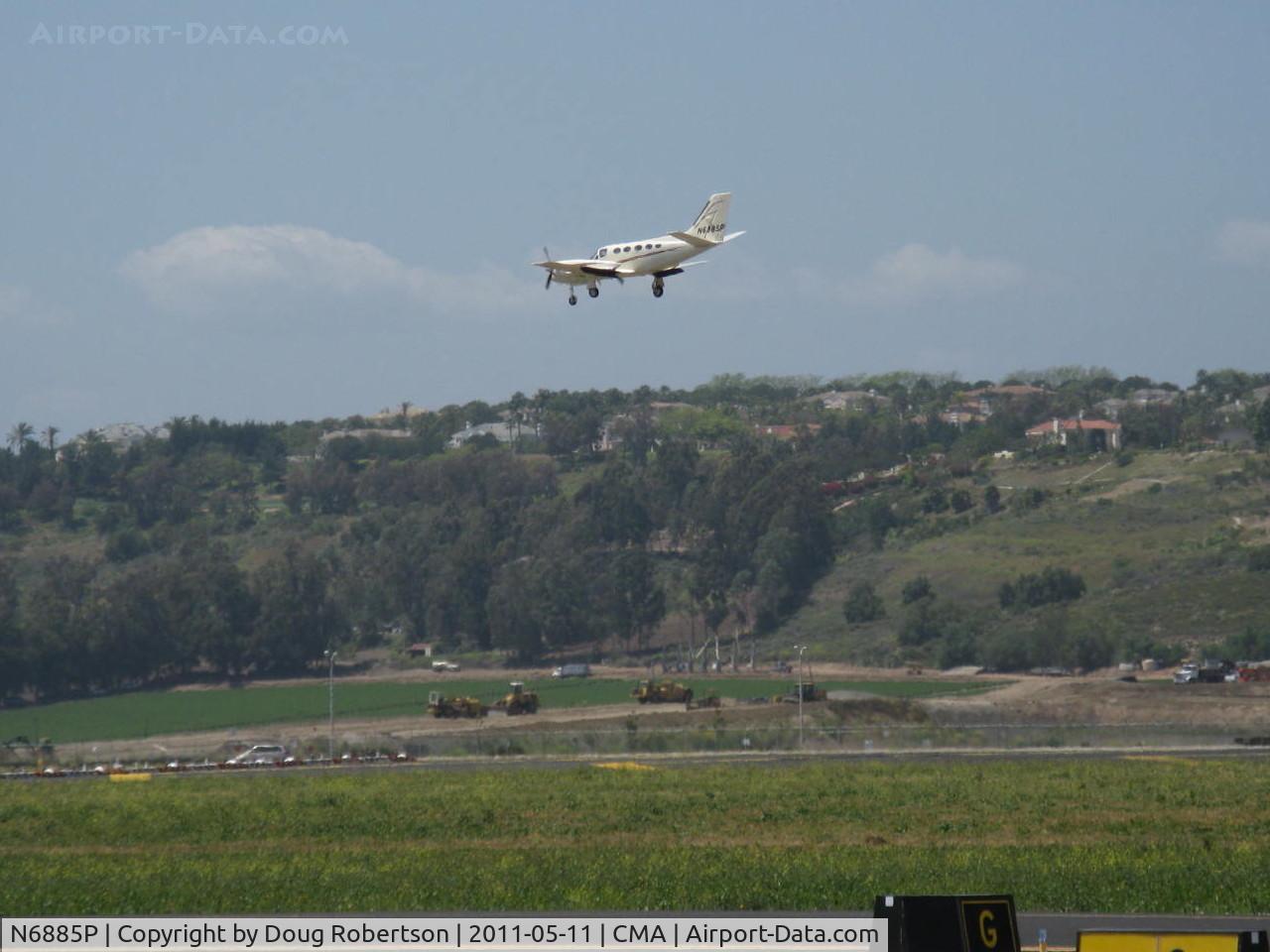 N6885P, Cessna 425 C/N 425-0143, Cessna 425 CORSAIR, two P&W(C)PT6A-112 Turboprops 450 shp each, three-blade wide chord CS Hartzell props, Pressurized, on final Rwy 26