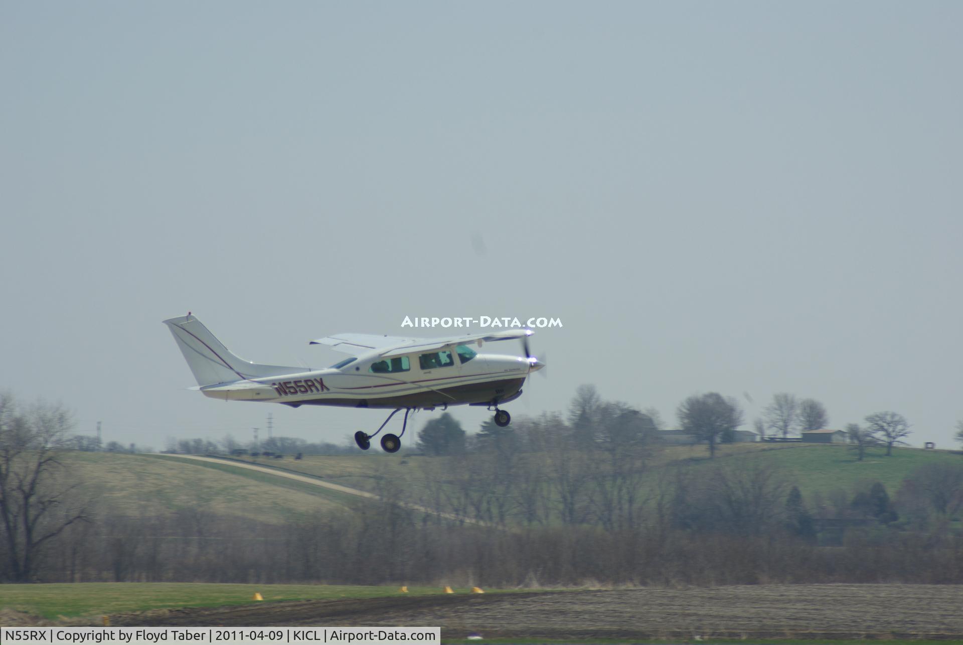 N55RX, 1981 Cessna T210N Turbo Centurion C/N 21064586, Take off to Iowa City
