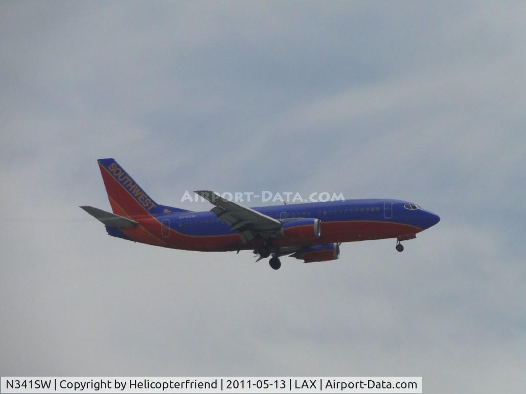 N341SW, 1988 Boeing 737-3H4 C/N 24091, On final to runway 24