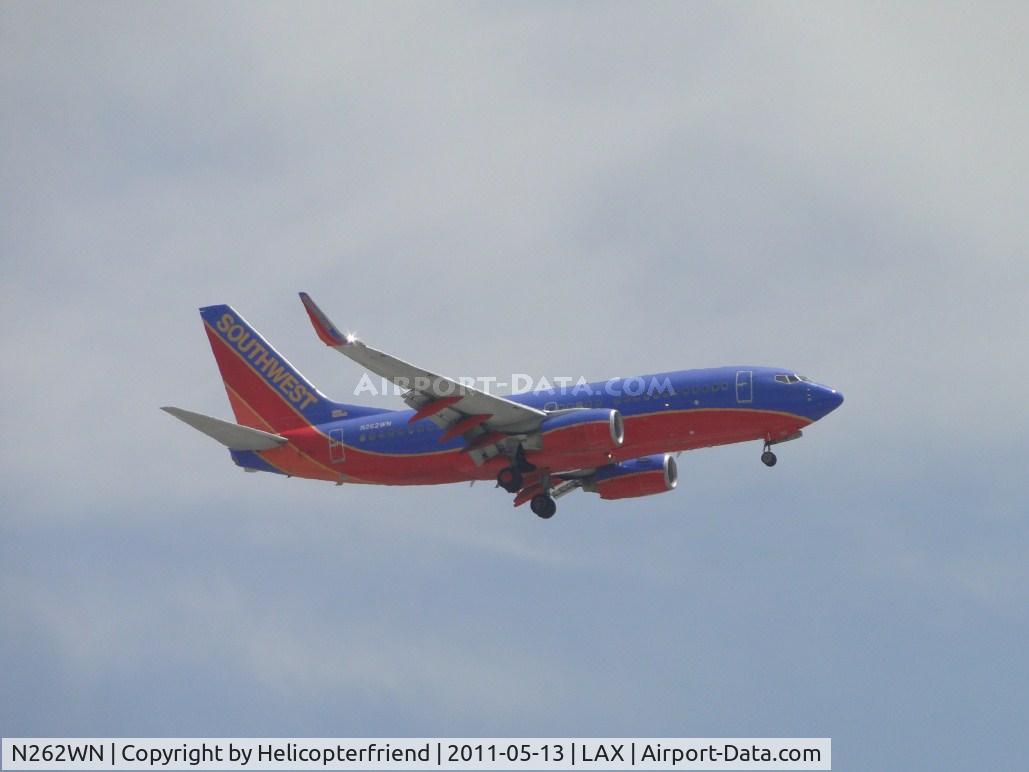 N262WN, 2006 Boeing 737-7H4 C/N 32519, On final to runway 24