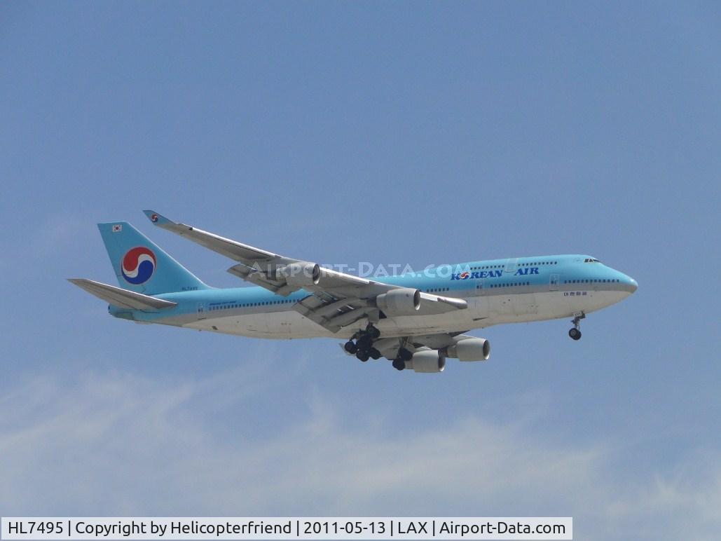 HL7495, Boeing 747-4B5 C/N 28096, On final to runway 24