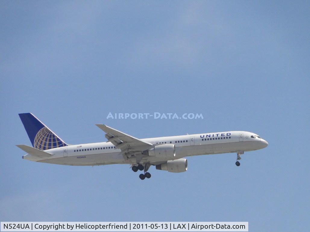 N524UA, 1990 Boeing 757-222 C/N 24977, On final to runway 24