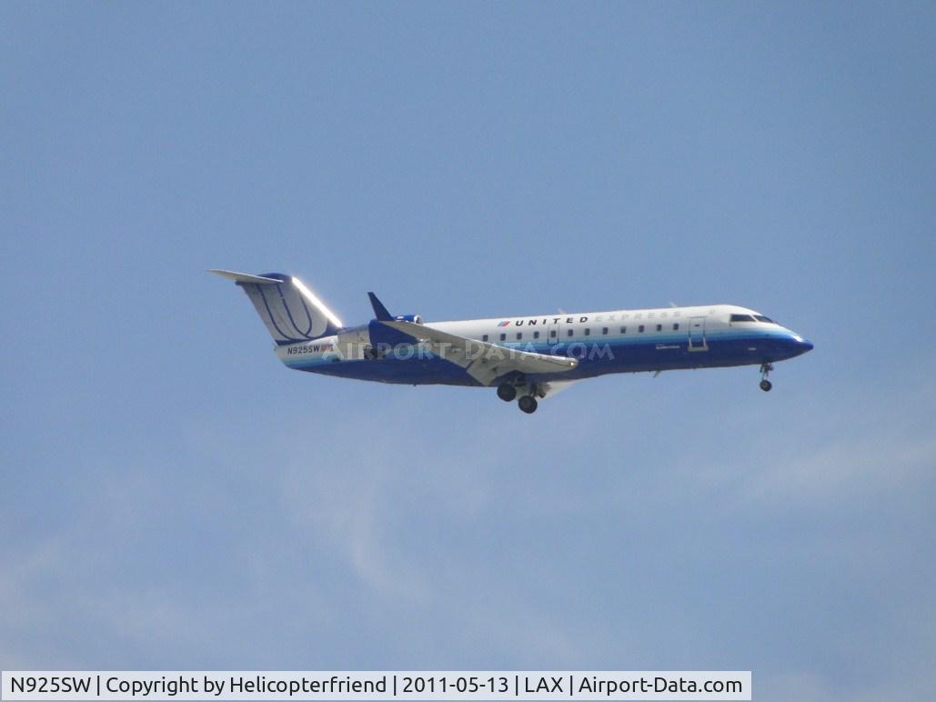 N925SW, 2002 Bombardier CRJ-200LR (CL-600-2B19) C/N 7682, On final to runway 24
