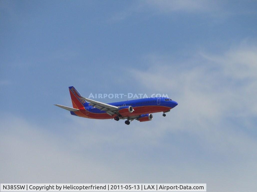 N385SW, 1994 Boeing 737-3H4 C/N 26600, On final to runway 24