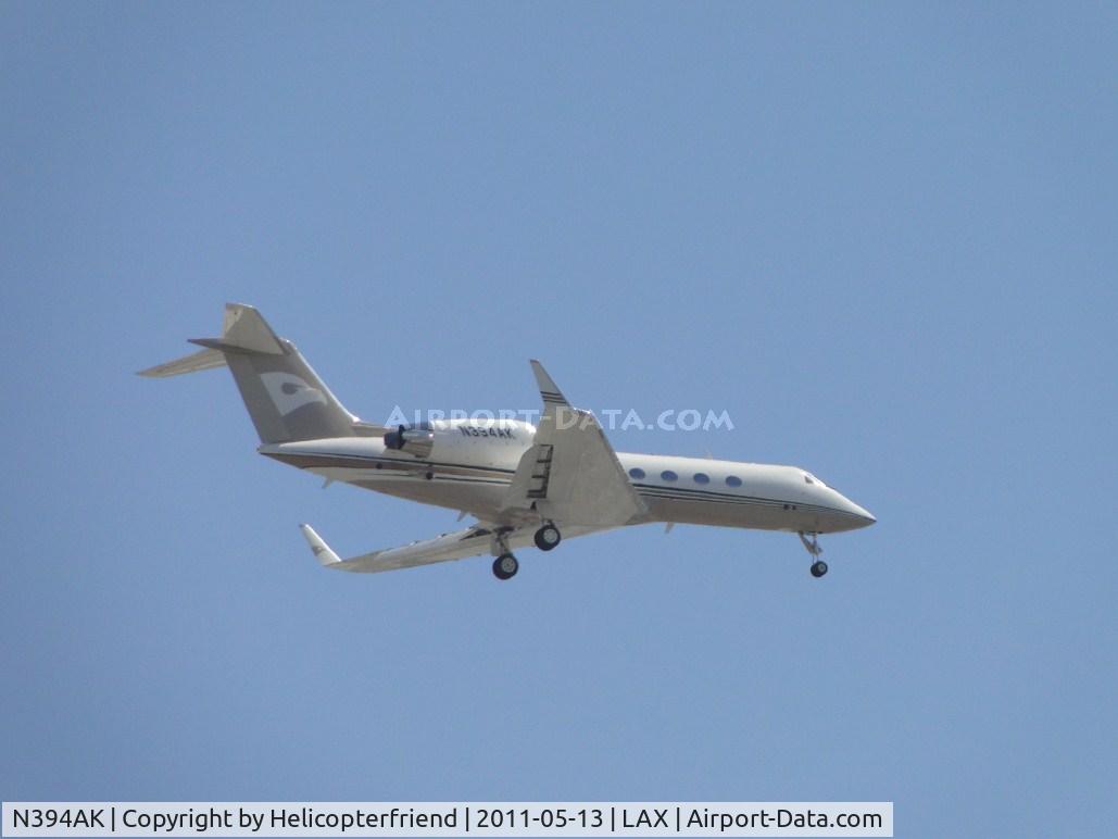 N394AK, 2001 Gulfstream Aerospace G-IV C/N 1470, On final to runway 24