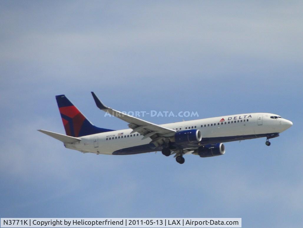 N3771K, 2002 Boeing 737-832 C/N 29632, On final to runway 24