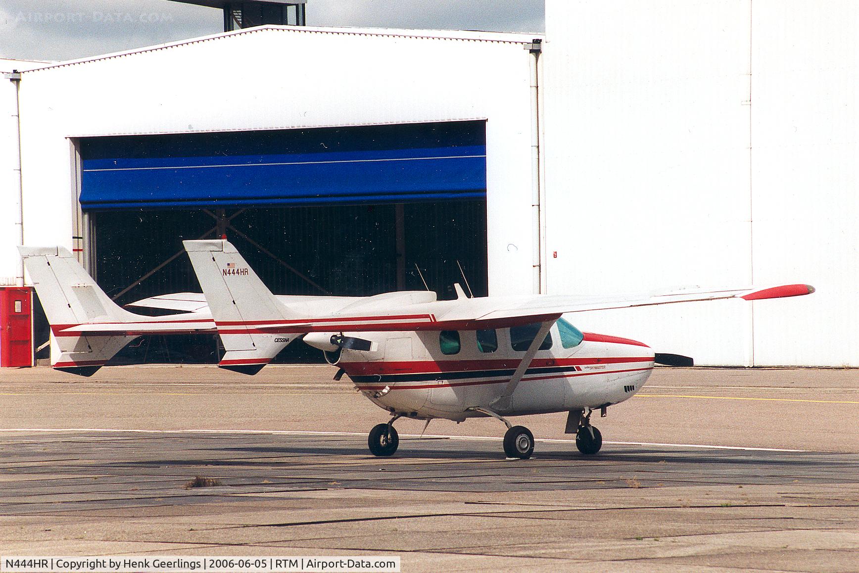 N444HR, Cessna 337H Super Skymaster C/N 33701900, Rotterdam Airport