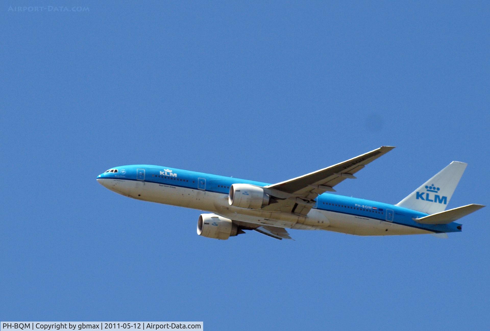 PH-BQM, 2006 Boeing 777-206/ER C/N 34712, Flying over Mineola, NY, going to a landing at JFK