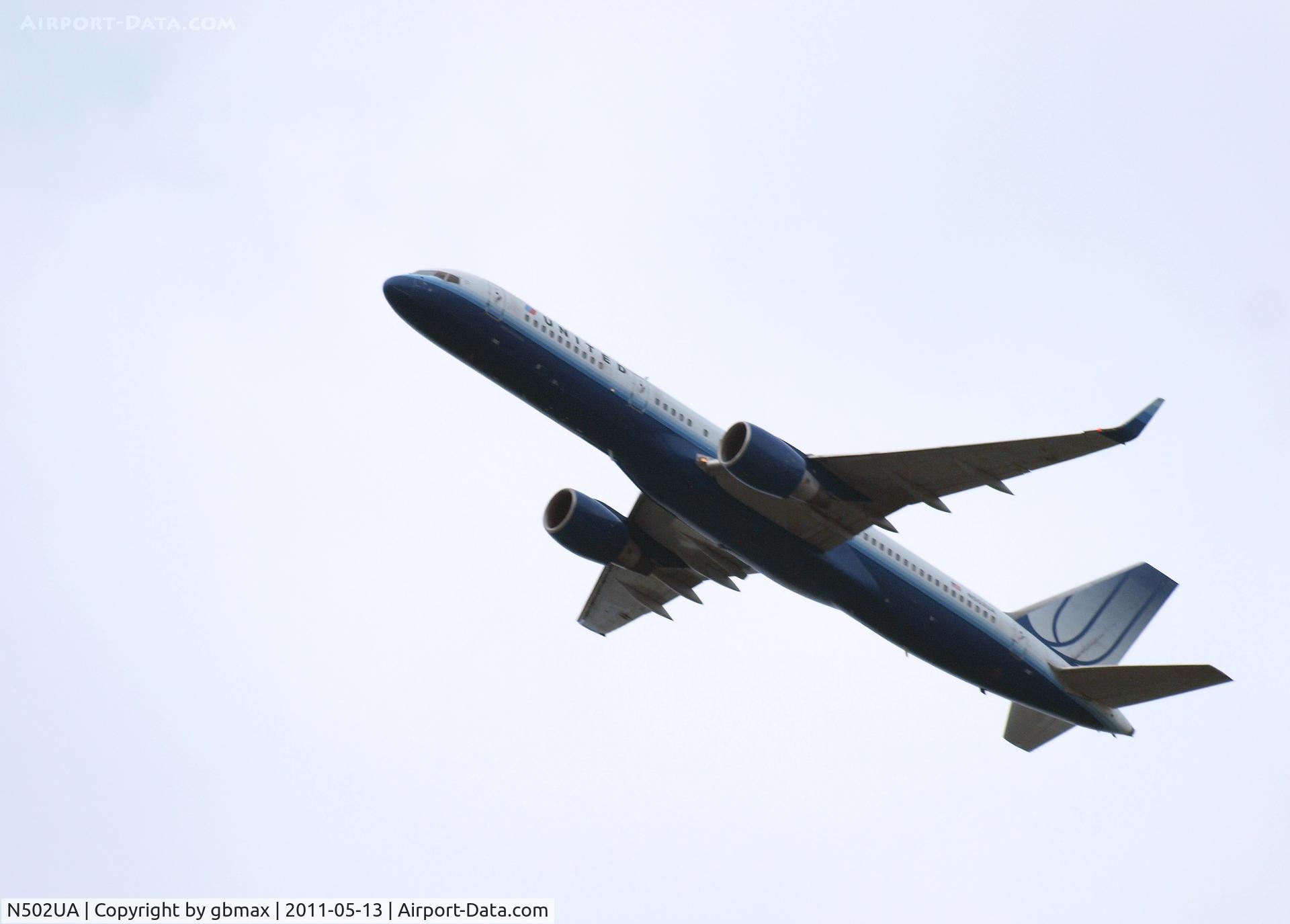N502UA, 1989 Boeing 757-222 C/N 24623, Flying over Mineola, NY, going to a landing at JFK