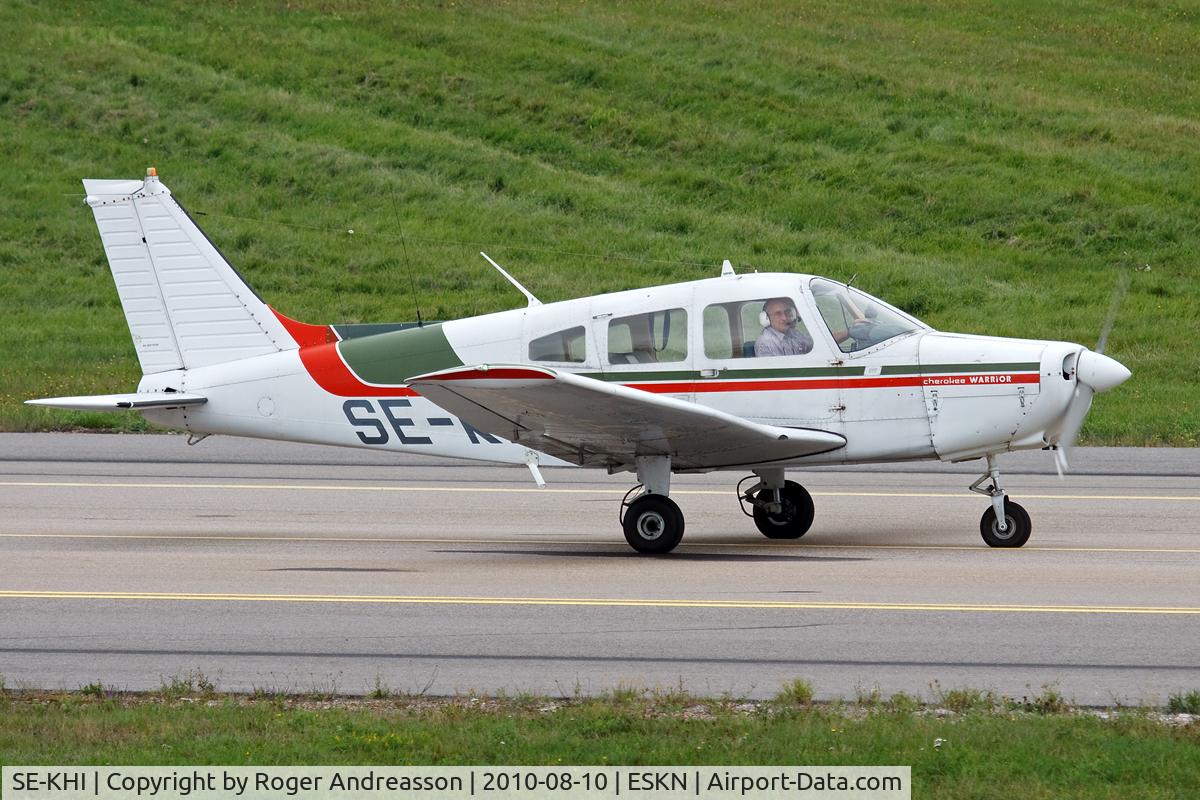 SE-KHI, 1976 Piper PA-28-151 Cherokee Warrior C/N 28-7615165, Taxiing to runway 26
