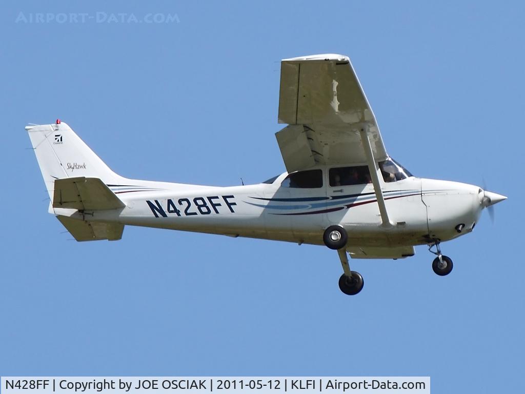 N428FF, 2004 Cessna 172R C/N 17281228, Arriving at Langley