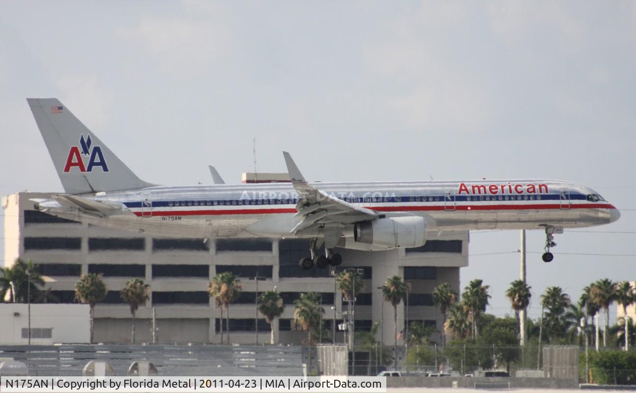 N175AN, 2001 Boeing 757-223 C/N 32394, American 757
