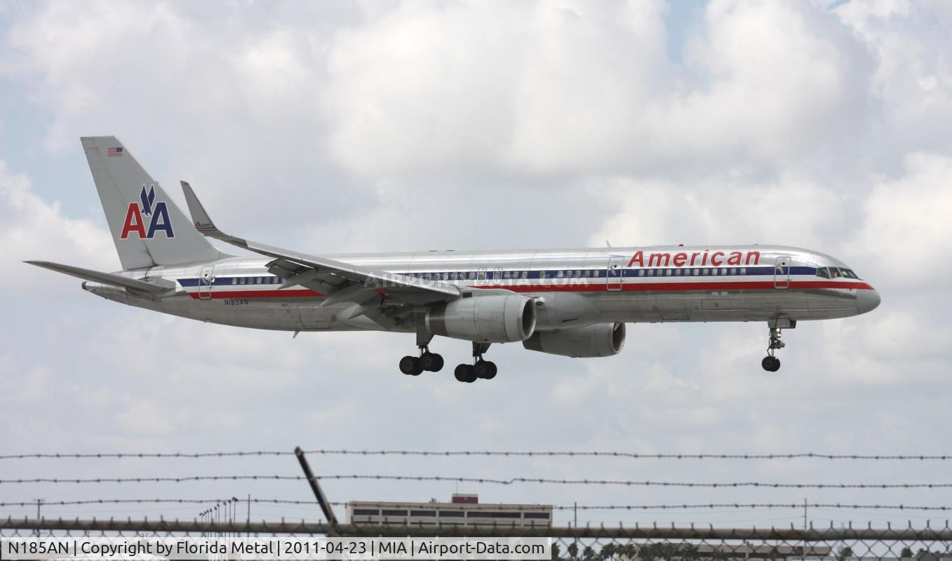 N185AN, 2001 Boeing 757-223 C/N 32379, American 757