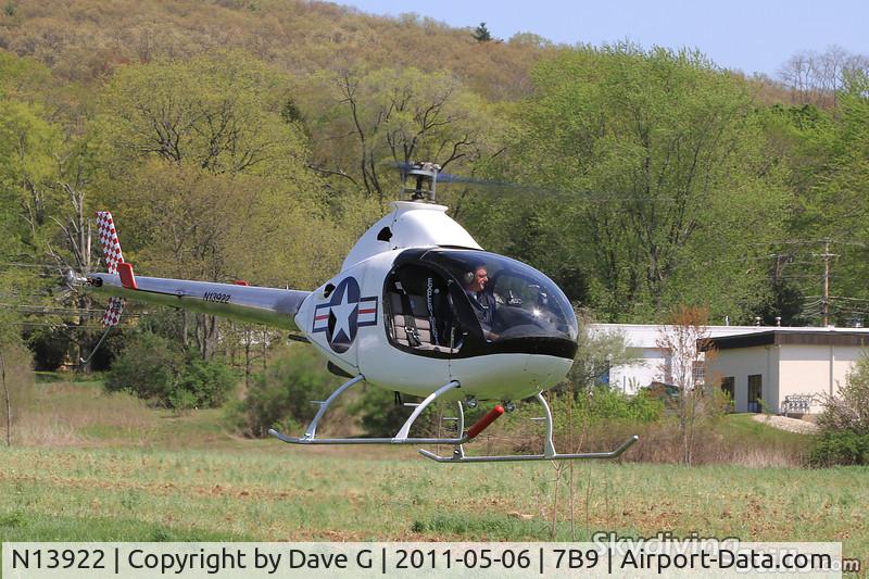 N13922, Rotorway Exec 162F C/N 7079, Hovering at Ellington, CT