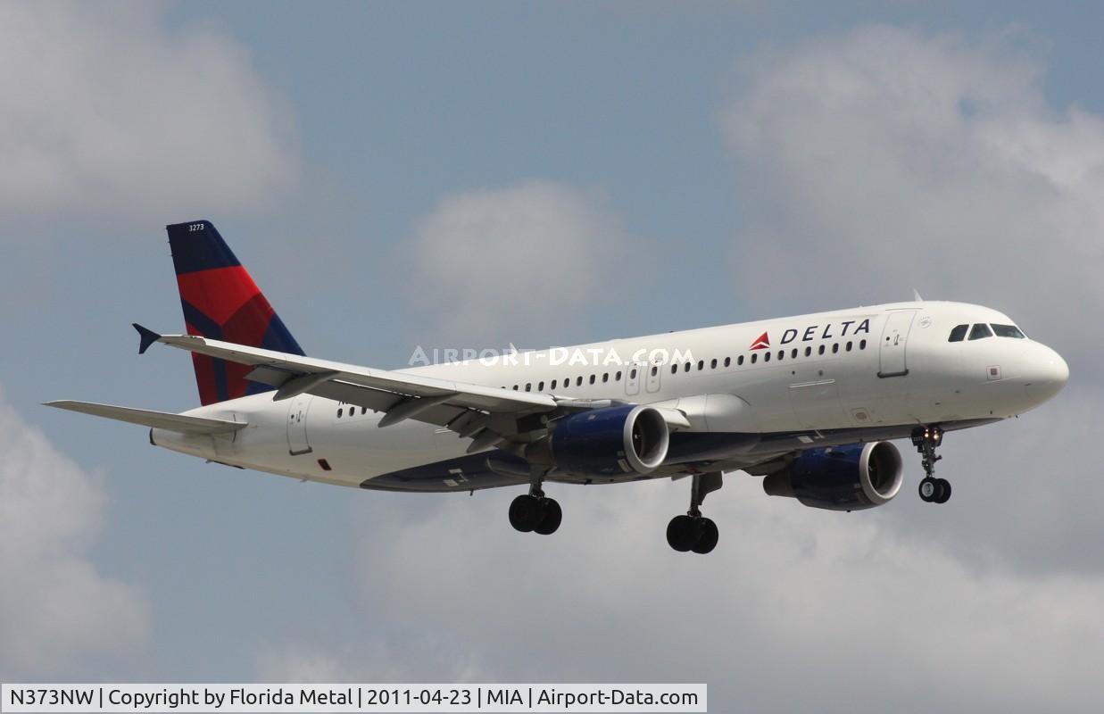 N373NW, 2001 Airbus A320-212 C/N 1641, Delta A320
