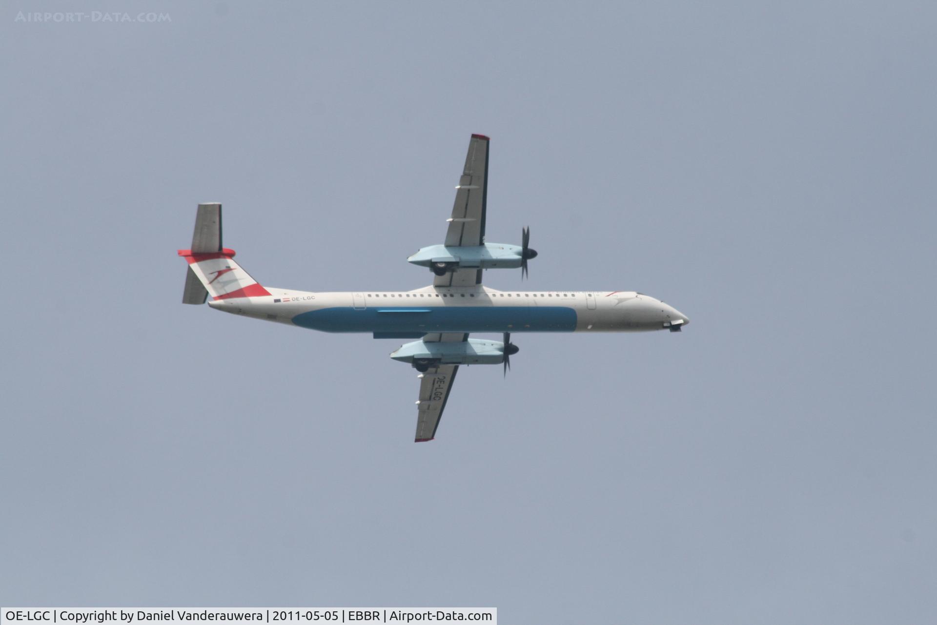 OE-LGC, 2000 De Havilland Canada DHC-8-402Q Dash 8 C/N 4026, Flight SN2636 on approach to RWY 07L/R