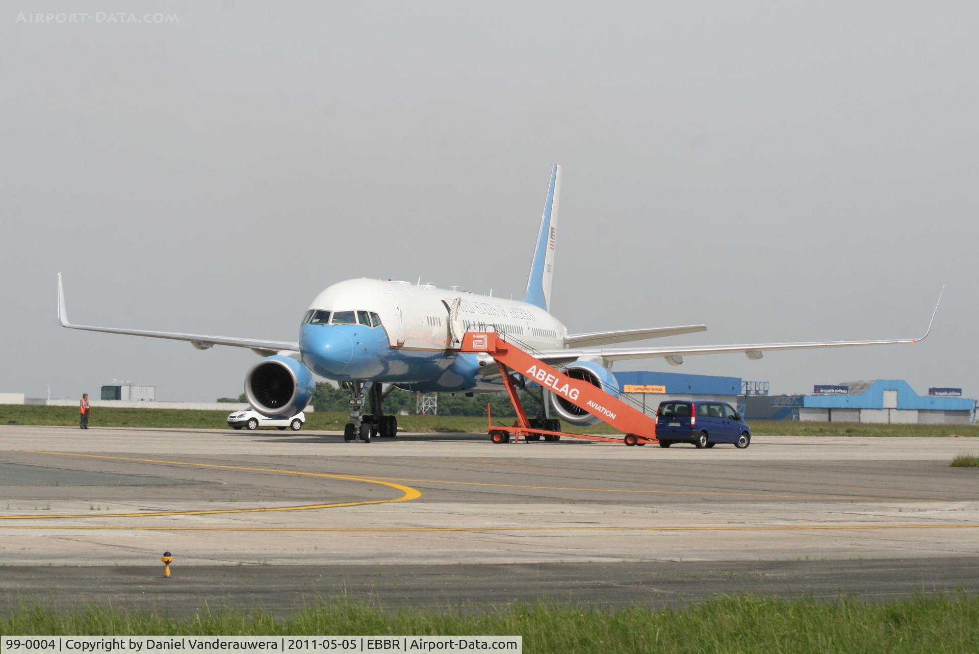 99-0004, 1999 Boeing VC-32A (757-2GA) C/N 29028, Parked on apron