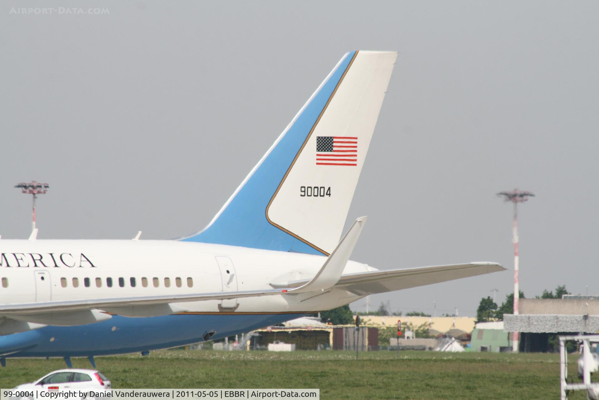 99-0004, 1999 Boeing VC-32A (757-2GA) C/N 29028, On apron