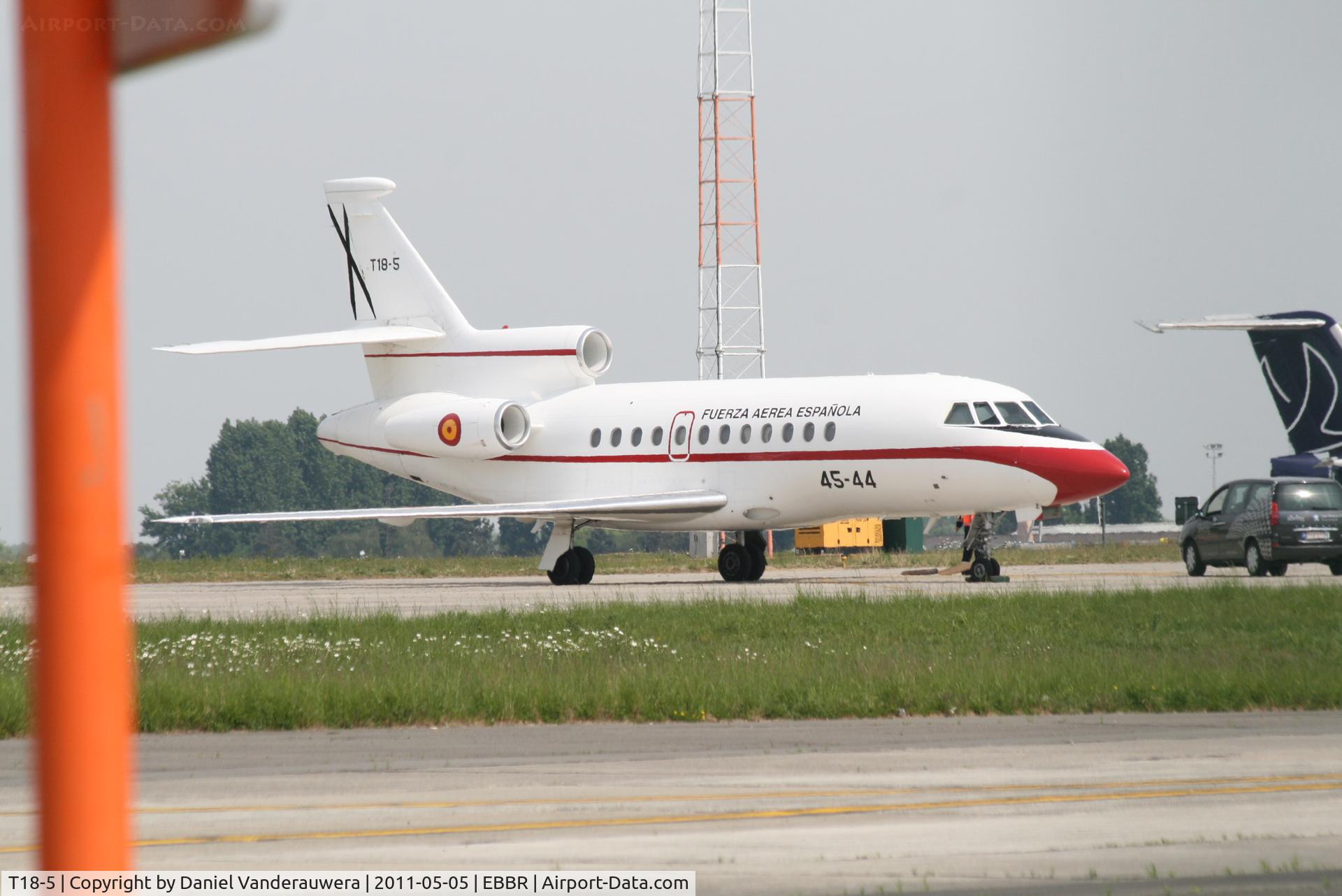 T18-5, 1989 Dassault Falcon 900 C/N 73, On apron