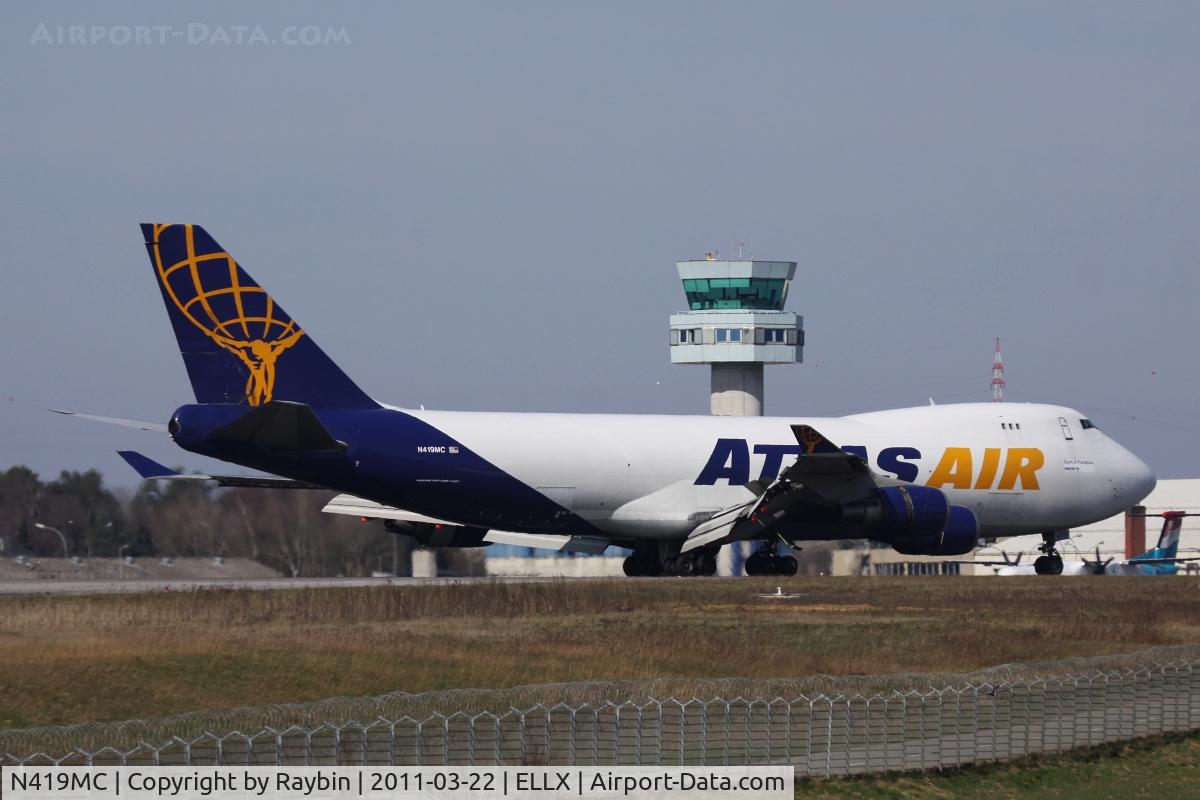 N419MC, 1996 Boeing 747-48EF C/N 28367, LUX tower