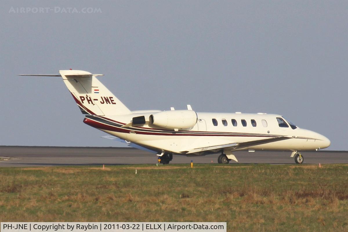 PH-JNE, 2005 Cessna 525A CitationJet CJ2 C/N 525A-0242, Taxiway Golf