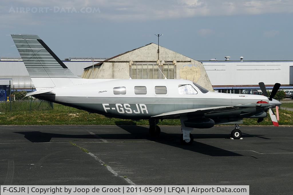 F-GSJR, Piper PA-46-350P Malibu Mirage C/N 4636112, parked at Prunay
