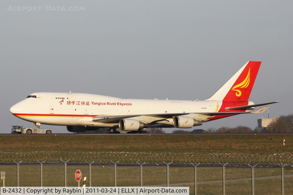 B-2432, 1998 Boeing 747-481/BCF C/N 28283, Looks bad, needs at least a repaint
