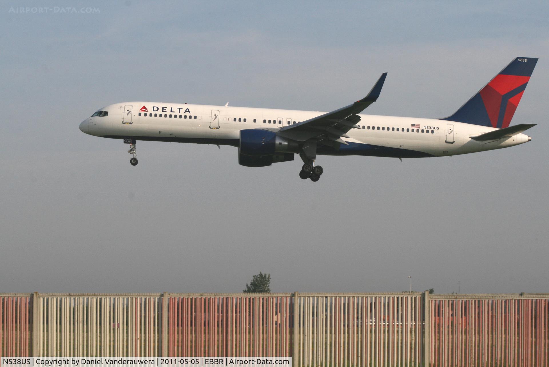 N538US, 1996 Boeing 757-251 C/N 26485, Flight DL140 is descending to RWY 25L