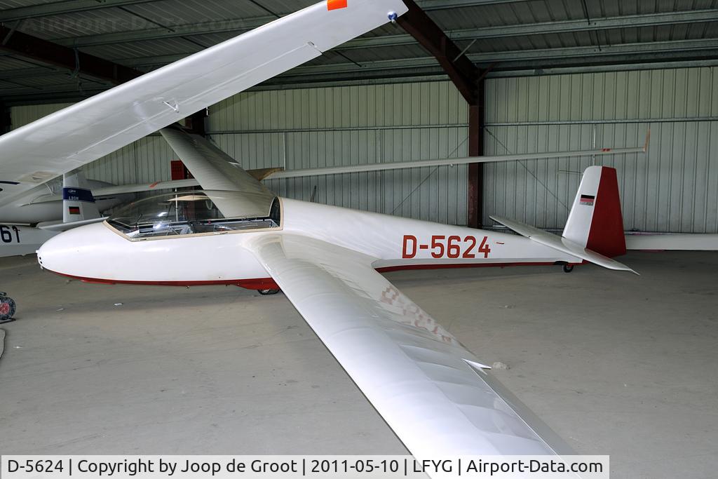 D-5624, Schleicher ASK-13 C/N 13689AB, seen in a hangar at Cambrai-Niergnies