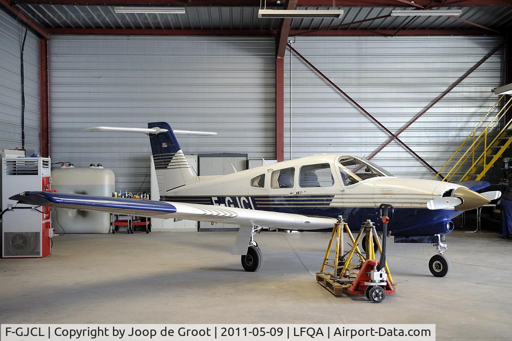 F-GJCL, Piper PA-28RT-201T Arrow IV C/N 28R-8131004, in the hangar of Reims-Prunay