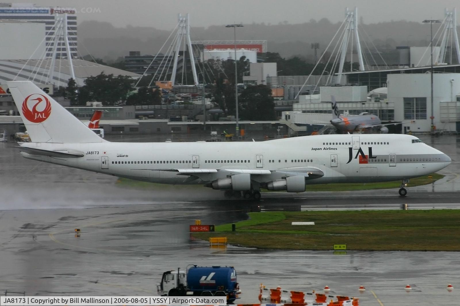 JA8173, 1986 Boeing 747-346 C/N 23482, typical Sydney....rain, rain and more rain !