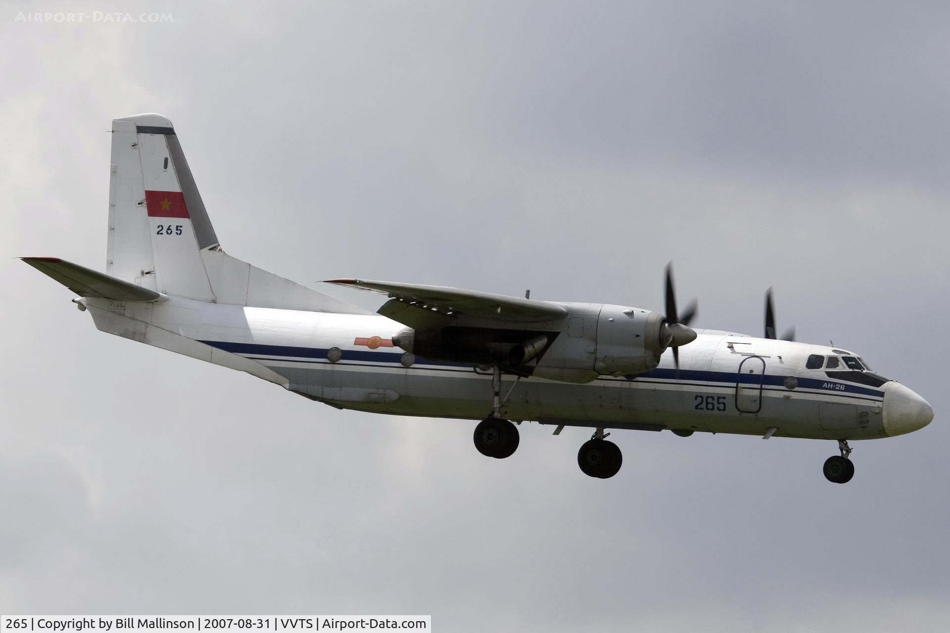 265, Antonov An-26 C/N 101010, AN-26 - Vietnam Air Force, on finals to 25L