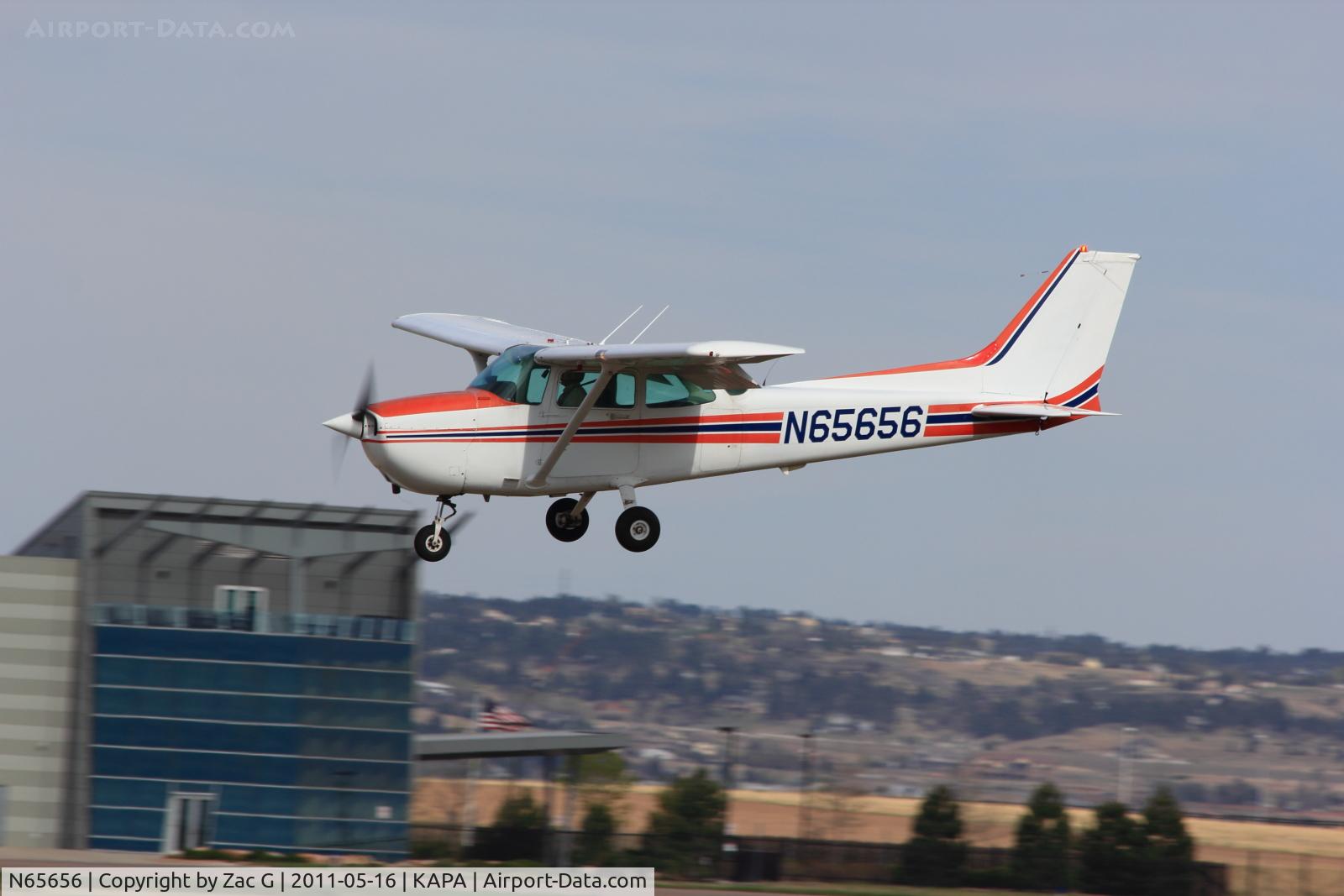 N65656, 1982 Cessna 172P C/N 17275802, Landing on 35L