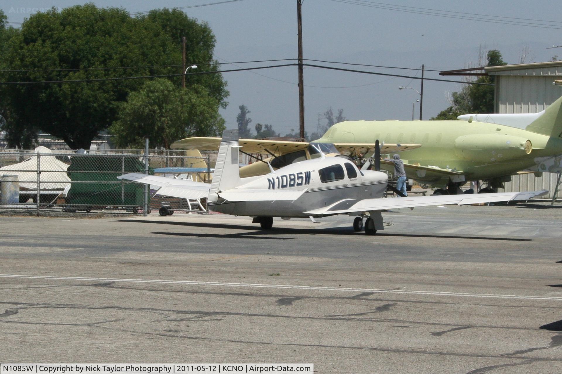 N1085W, 1990 Mooney M20M Bravo C/N 27-0043, Getting some work done. Note: N3996V inside the fence