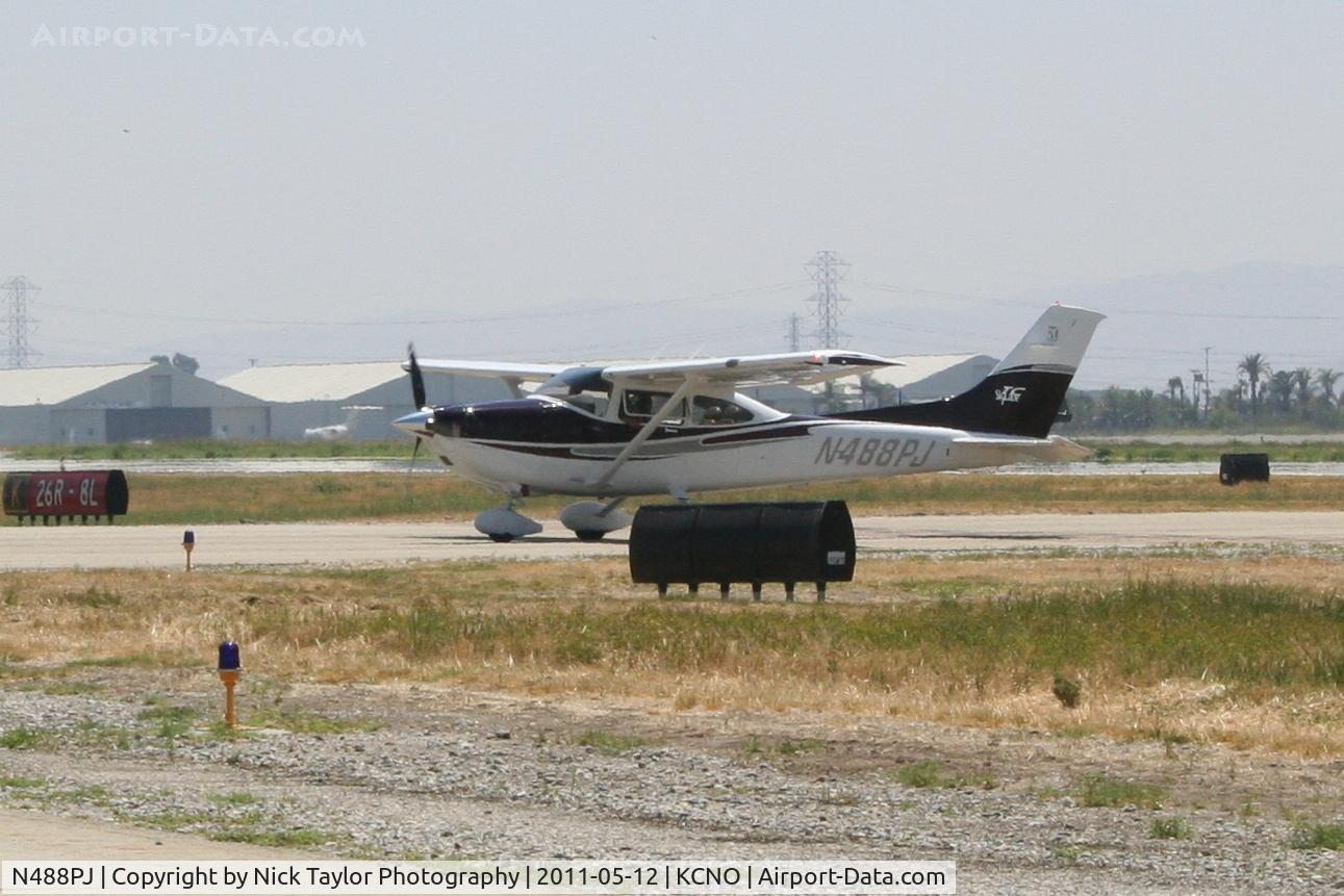 N488PJ, 2004 Cessna T182T Turbo Skylane C/N T18208333, Taxiing in from landing