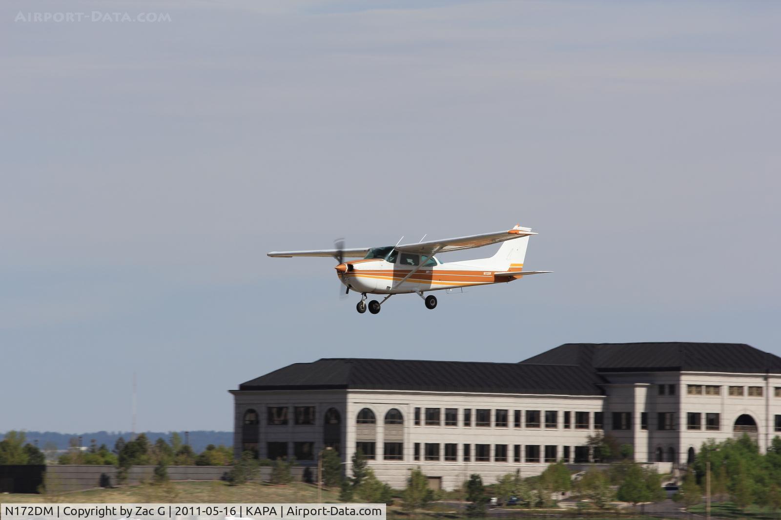 N172DM, 1978 Cessna 172N C/N 17270835, Going for a landing on 35R