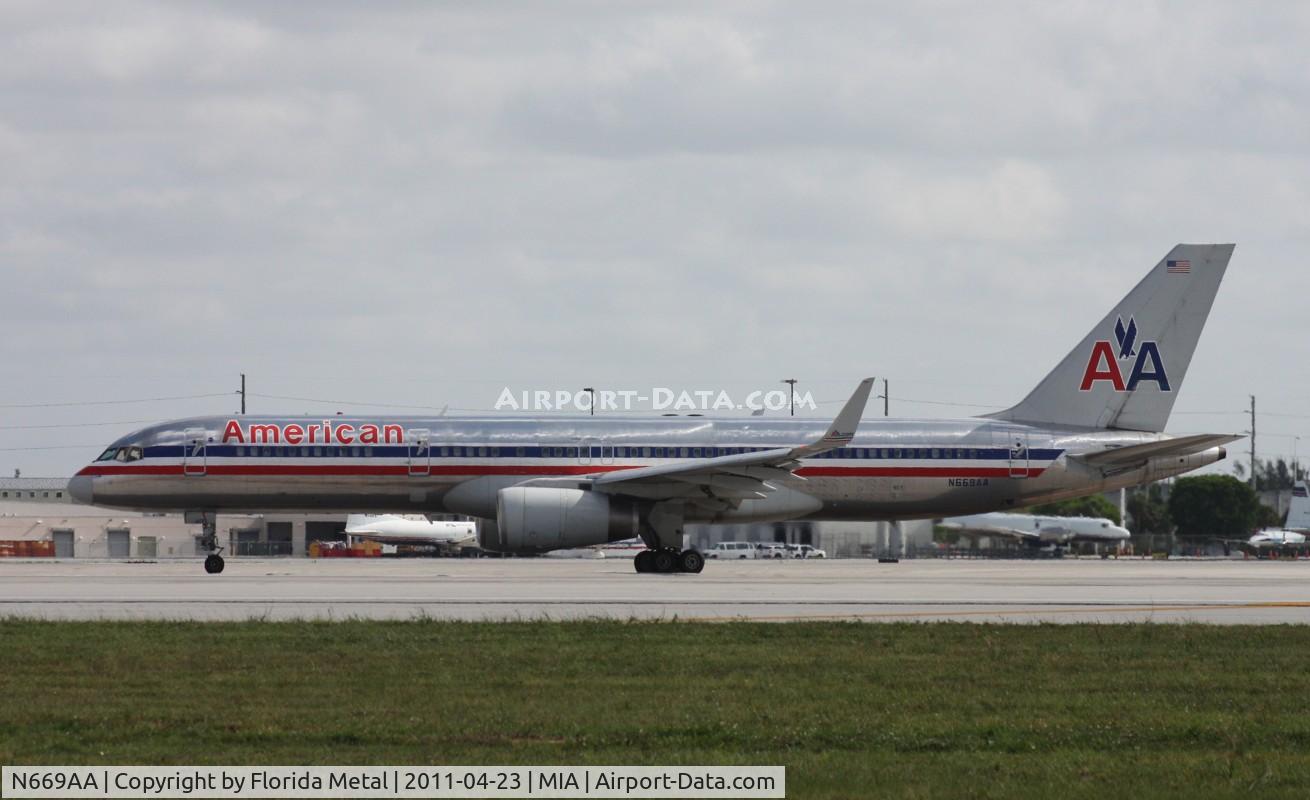 N669AA, 1992 Boeing 757-223 C/N 25334, American 757