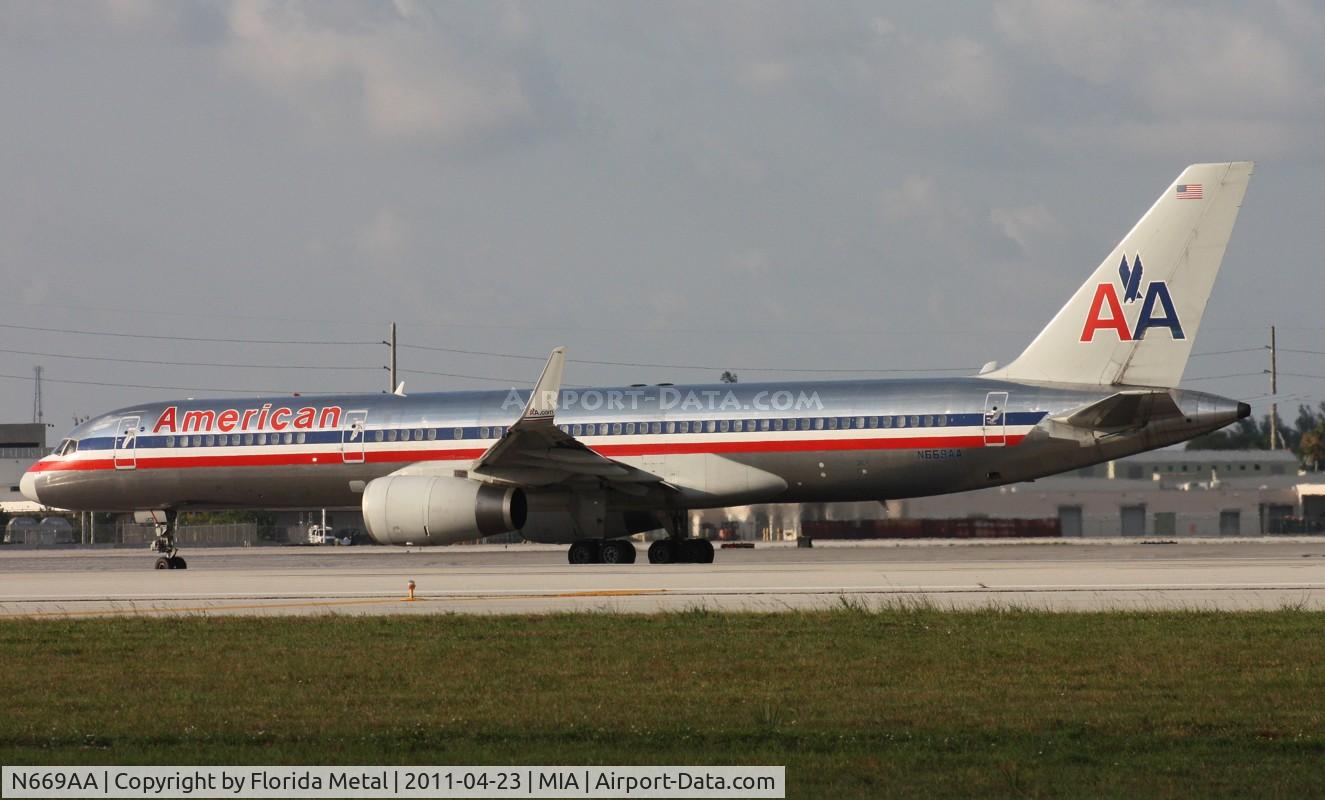 N669AA, 1992 Boeing 757-223 C/N 25334, American 757