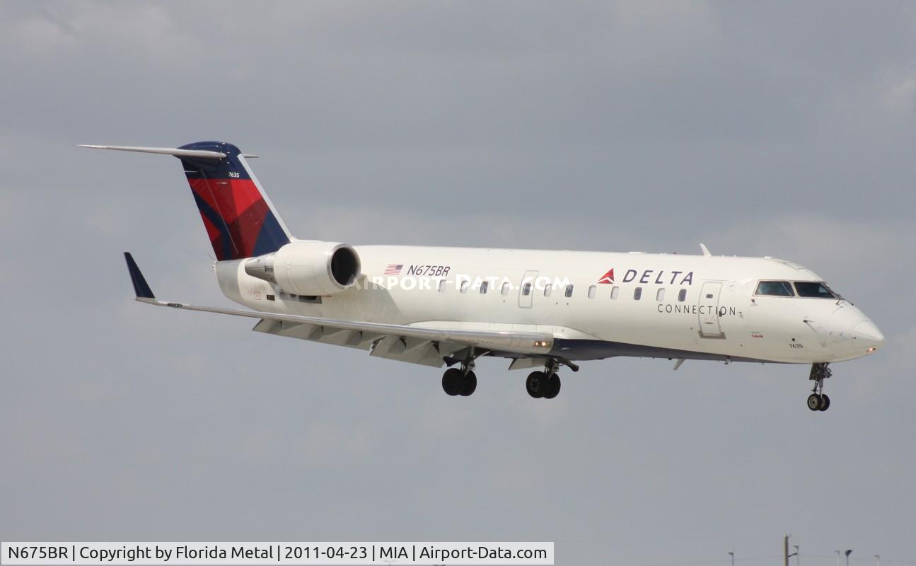 N675BR, 2002 Bombardier CRJ-200ER (CL-600-2B19) C/N 7635, Comair CRJ